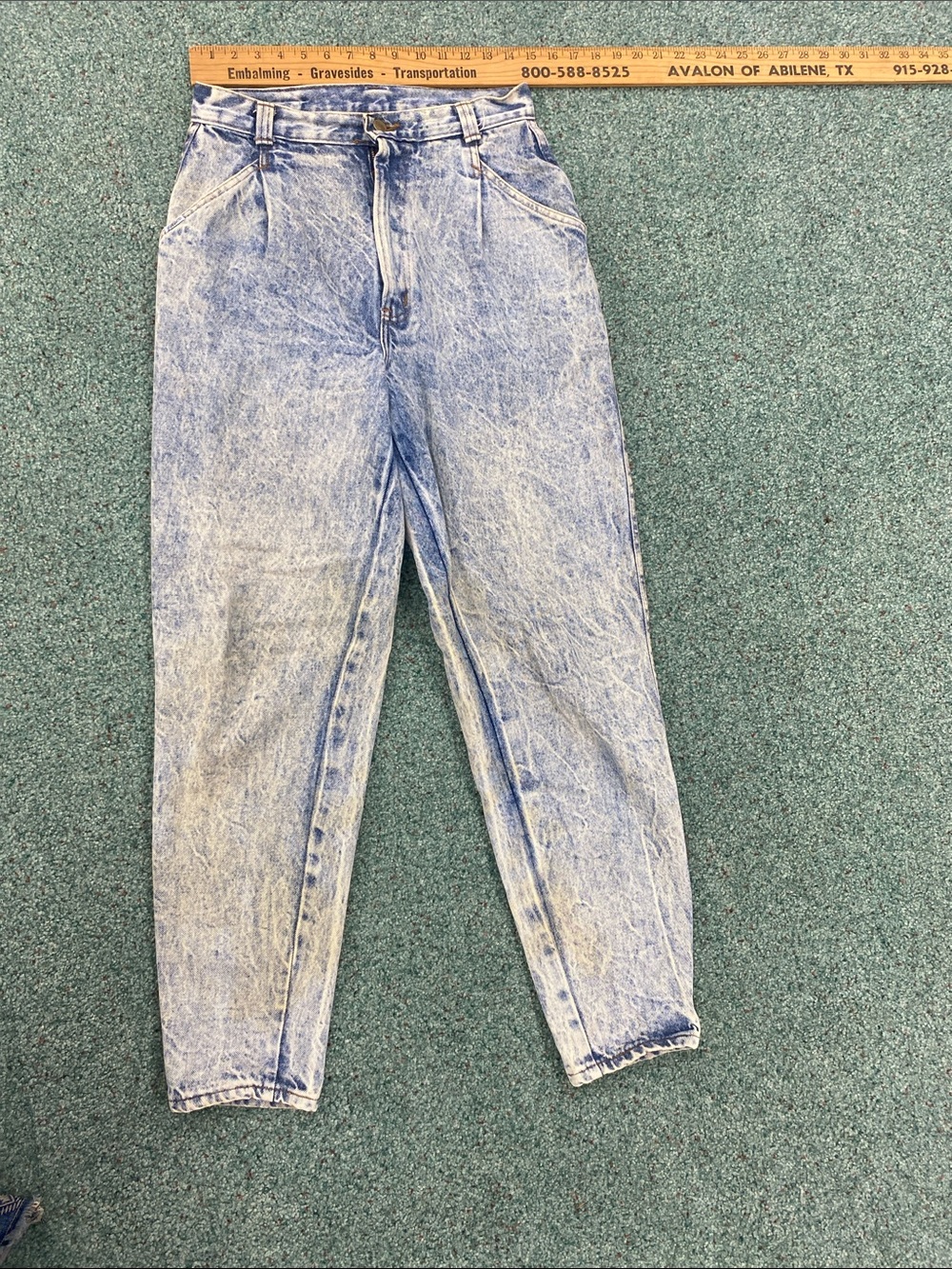 chic Light Wash Acid-Wash High-Waist Jeans